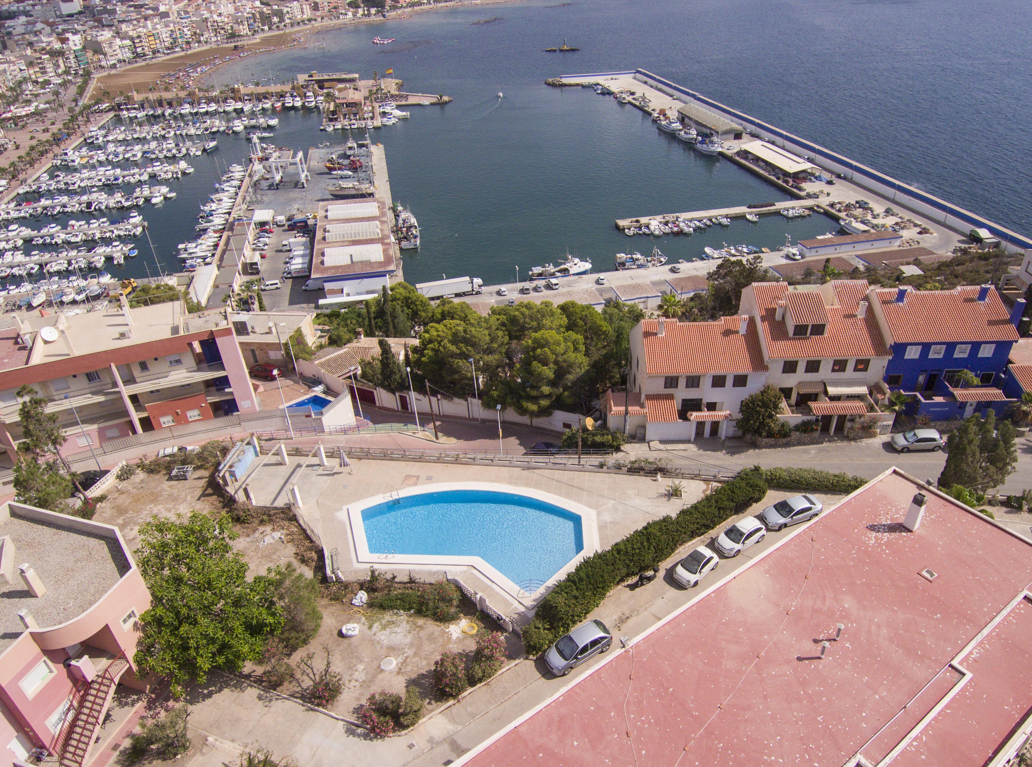 isa-pool-brigitte-in-spanien-de